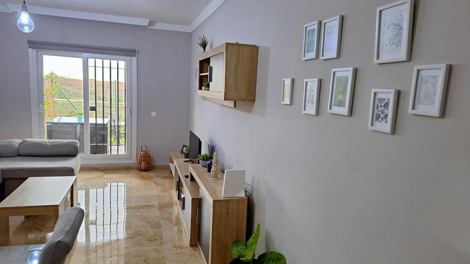 Apartamento Con Jardin La Linea de la Concepcion Apartment